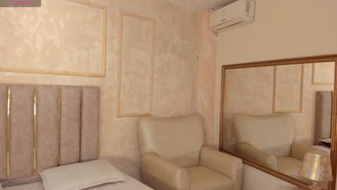 lila bailey  online show from 02.06.25