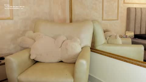 lila bailey  online show from 03.04.25