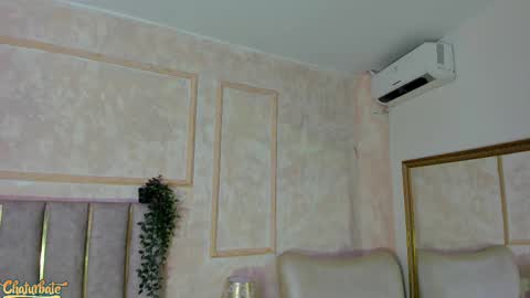 lila bailey  online show from 09.08.25