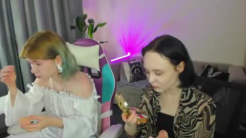 Snapshot of lilac_muse chatting on 06.07.26 Lili online show from 06.07.26