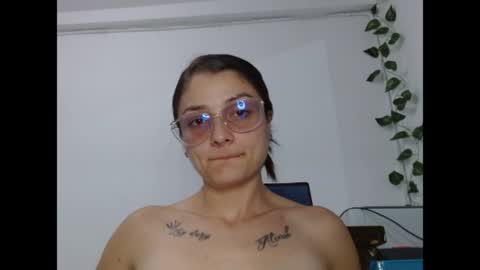 Snapshot of lilcoralinne_0 chatting on 05.28.26 Valeri Villalobos IG villa lobosvaleri online show from 05.28.26