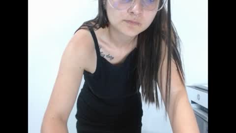 Snapshot of lilcoralinne_0 chatting on 05.29.26 Valeri Villalobos IG villa lobosvaleri online show from 05.29.26