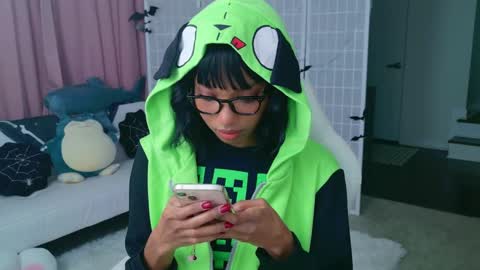 evie online show from 10.02.25