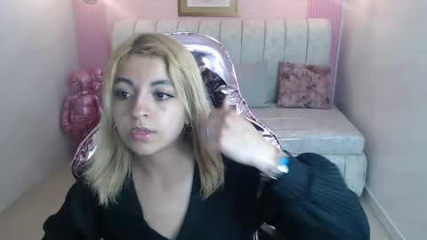 Snapshot of lili_conor_s chatting on 02.21.25 Lili online show from 02.21.25