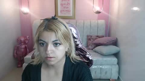 Snapshot of lili_conor_s chatting on 02.21.25 Lili online show from 02.21.25