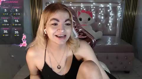 Snapshot of lili_conor_s chatting on 10.01.25 Lili online show from 10.01.25