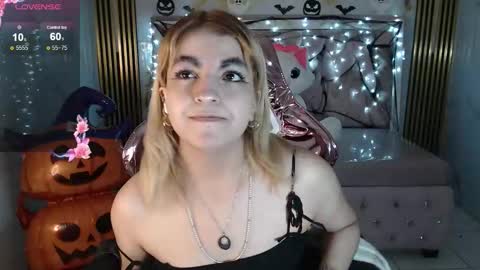 Snapshot of lili_conor_s chatting on 10.08.25 Lili online show from 10.08.25