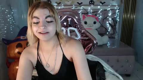 Snapshot of lili_conor_s chatting on 10.14.25 Lili online show from 10.14.25