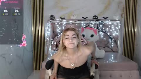 Snapshot of lili_conor_s chatting on 10.15.25 Lili online show from 10.15.25