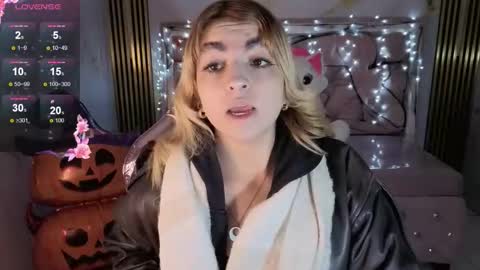 Snapshot of lili_conor_s chatting on 10.19.25 Lili online show from 10.19.25