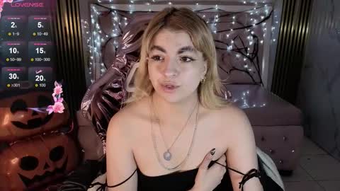 Snapshot of lili_conor_s chatting on 10.22.25 Lili online show from 10.22.25