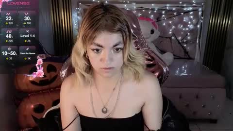 Snapshot of lili_conor_s chatting on 10.25.25 Lili online show from 10.25.25