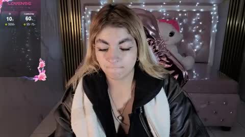 Snapshot of lili_conor_s chatting on 11.02.25 Lili online show from 11.02.25