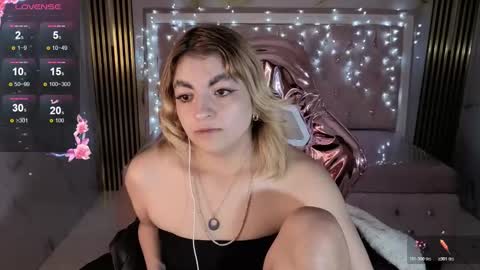 Snapshot of lili_conor_s chatting on 11.06.25 Lili online show from 11.06.25