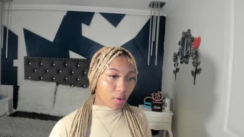 Snapshot of lili_harvey chatting on 10.19.25 Lili online show from 10.19.25