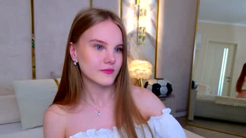Snapshot of lili_lohan chatting on 07.14.26 lili_lohan online show from 07.14.26