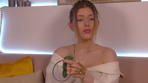 Mia online show from 01.27.25