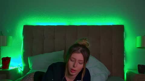 Mia online show from 03.11.25