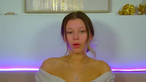 Mia online show from 09.12.25