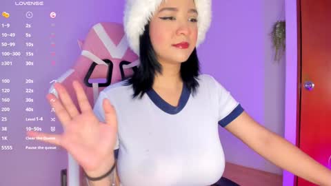 holis soy lily chang no olvides el pulgar arriba es muy importante para mi 3 independent model online show from 12.27.24