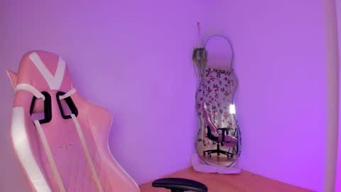 holis soy lily chang no olvides el pulgar arriba es muy importante para mi 3 independent model online show from 01.18.25