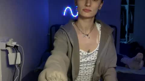 Snapshot of lilie303 chatting on 02.18.26 Millie online show from 02.18.26