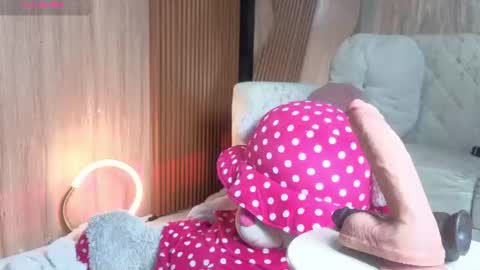 Snapshot of lilieth_hot_ chatting on 06.17.26 Lilieth online show from 06.17.26