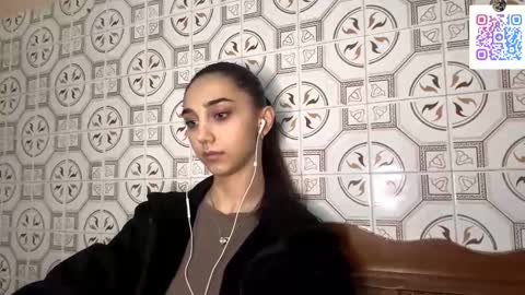 Snapshot of lilihalvorsen chatting on 11.16.25 Lina online show from 11.16.25