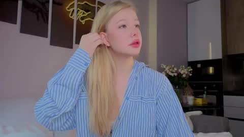 Snapshot of lililok101 chatting on 02.18.26 lililok101 online show from 02.18.26