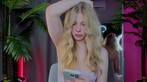 Snapshot of lililok101 chatting on 02.26.26 lililok101 online show from 02.26.26