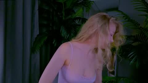 Snapshot of lililok101 chatting on 03.18.26 lililok101 online show from 03.18.26