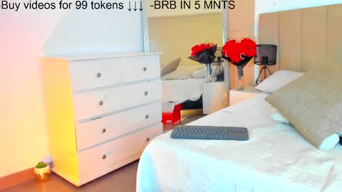 Lili  online show from 02.15.25