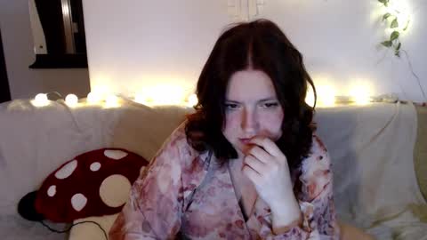 Snapshot of lilith___moon chatting on 10.14.25 Lilly online show from 10.14.25