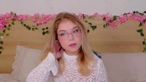 Lilith Bonheur online show from 10.24.25