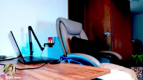 Snapshot of lilith_malum chatting on 04.12.26 lilith_malum online show from 04.12.26