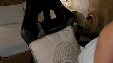 L I L I  online show from 02.19.26