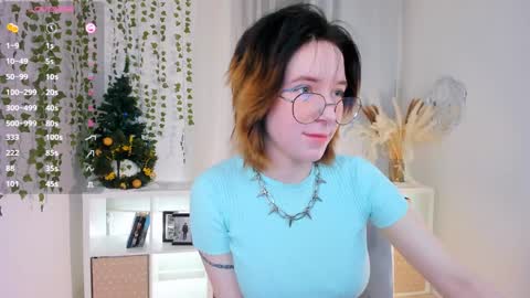 Snapshot of lilithlunna chatting on 01.04.25 Lilith online show from 01.04.25