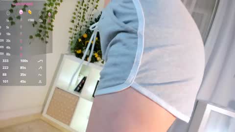 Snapshot of lilithlunna chatting on 01.05.25 Lilith online show from 01.05.25