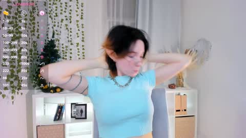 Snapshot of lilithlunna chatting on 01.05.25 Lilith online show from 01.05.25