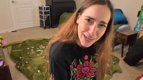 Snapshot of lilithoftrees chatting on 01.04.25 L online show from 01.04.25