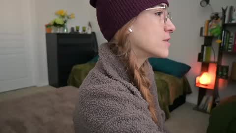 Snapshot of lilithoftrees chatting on 01.24.25 L online show from 01.24.25