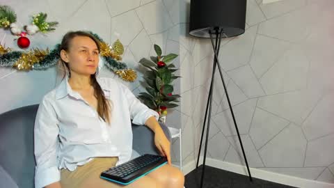 lillian_white1 online show from 01.13.25