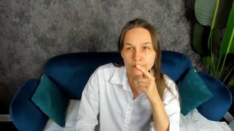 lillian_white1 online show from 02.23.25