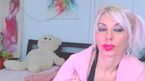 Lara online show from 12.14.25