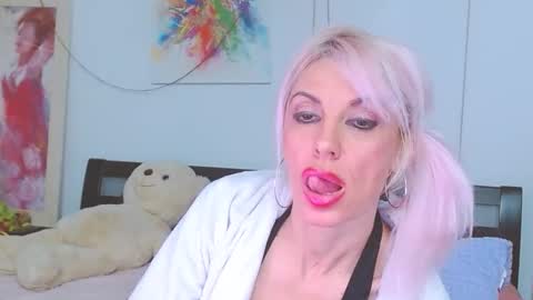 Lara online show from 12.18.25