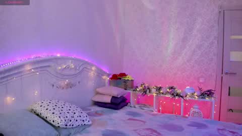 LilliMoore online show from 11.08.25