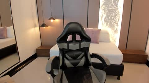 L I L L Y online show from 02.21.26