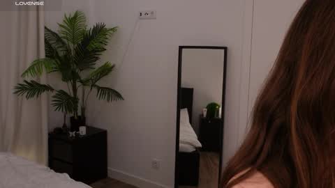 Snapshot of lilly_colins chatting on 01.05.25 Lilly Colins online show from 01.05.25