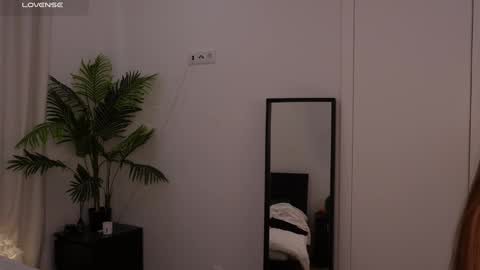 Snapshot of lilly_colins chatting on 01.16.25 Lilly Colins online show from 01.16.25