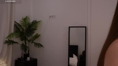 Snapshot of lilly_colins chatting on 01.17.25 Lilly Colins online show from 01.17.25